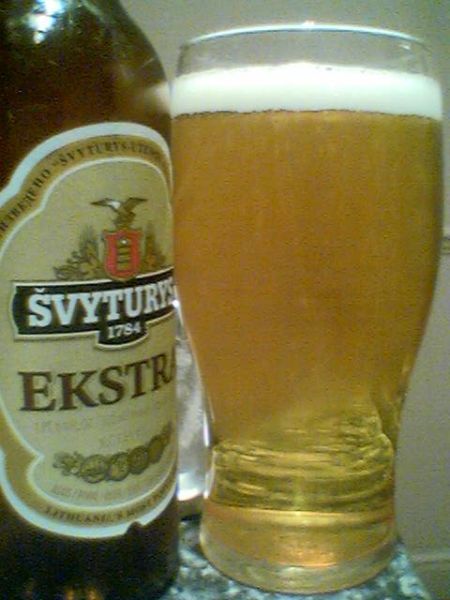Švyturys Ekstra poured into a glass